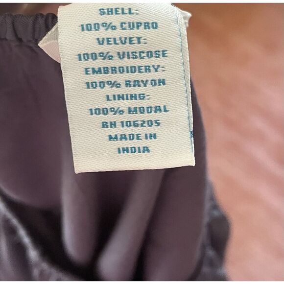 Sundance  Women’s 100 % CUPRO VELVET Boho embroidered Bell Sleeve Tunic XS - Picture 8 of 8